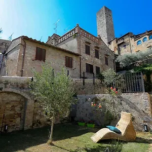 Apartment The Tower's Garden, San Gimignano